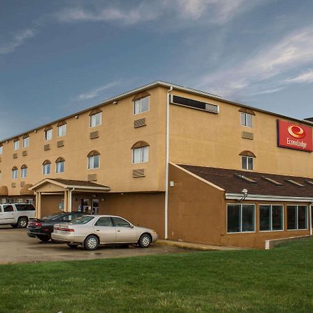 Econo Lodge Kent Bagian luar foto