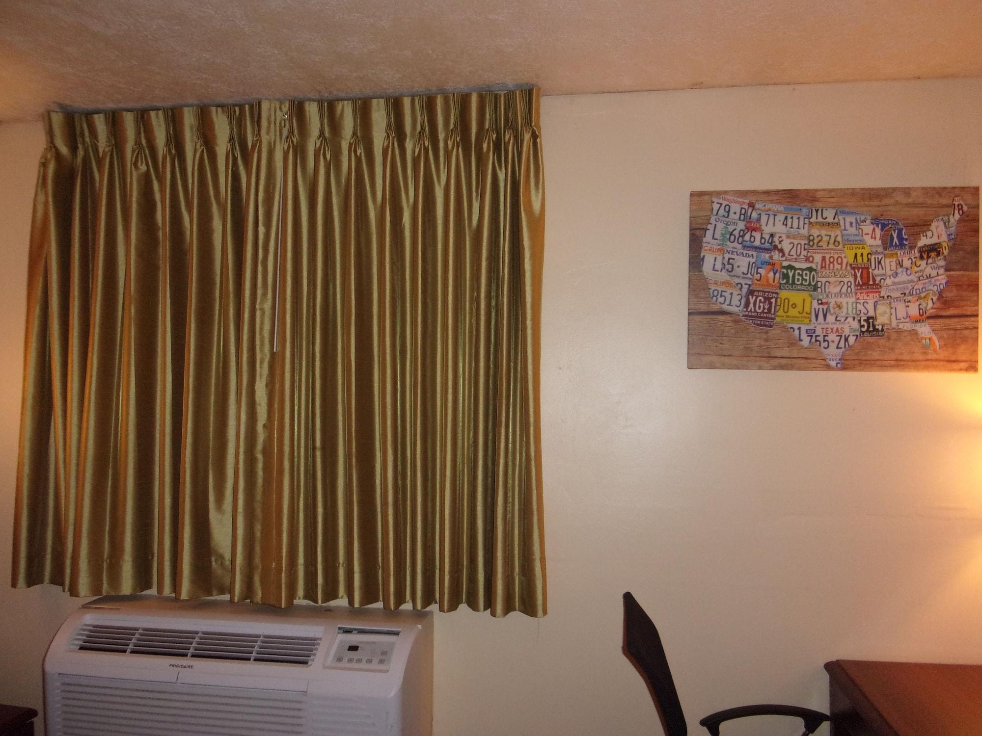 Econo Lodge Kent Bagian luar foto