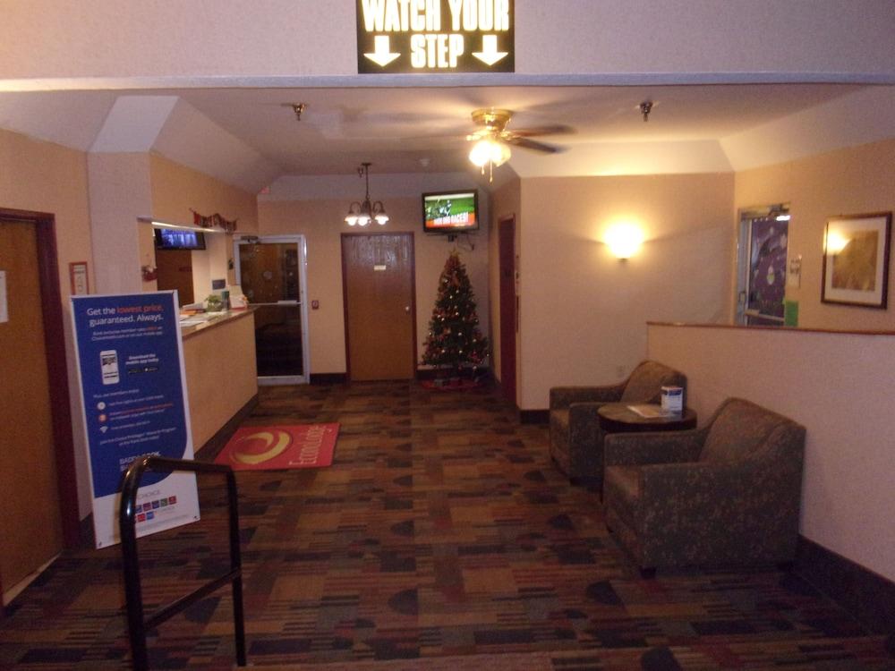 Econo Lodge Kent Bagian luar foto