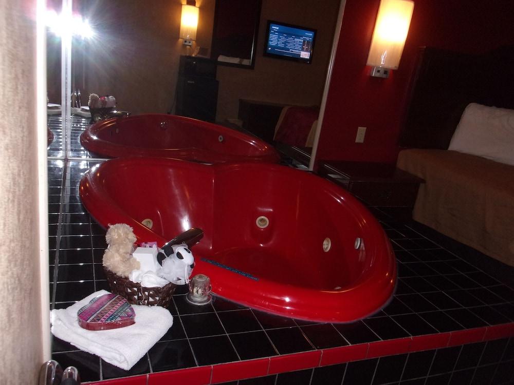 Econo Lodge Kent Bagian luar foto