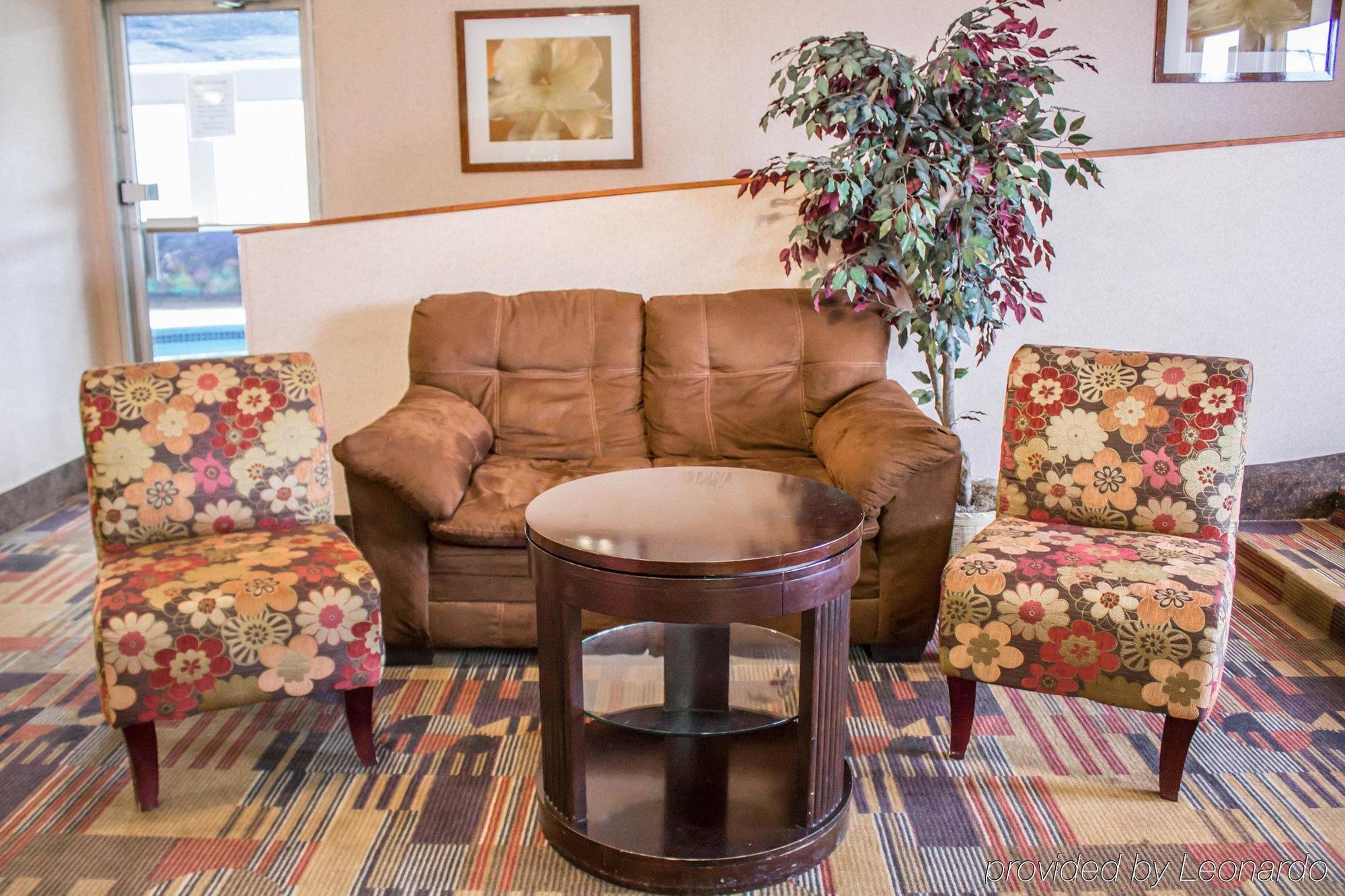 Econo Lodge Kent Bagian luar foto