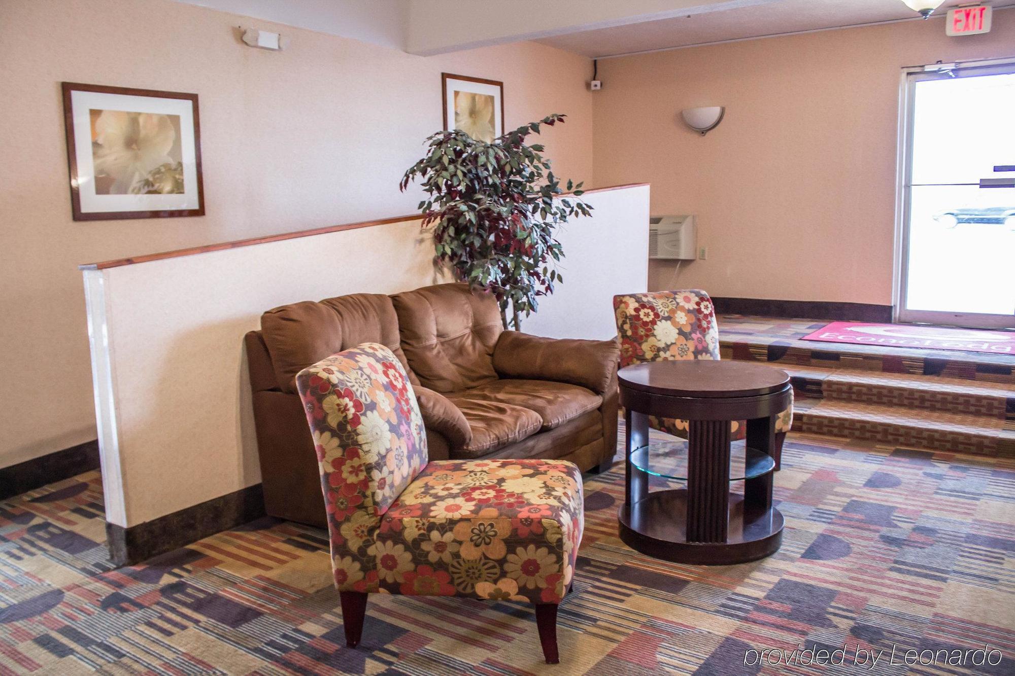 Econo Lodge Kent Bagian luar foto