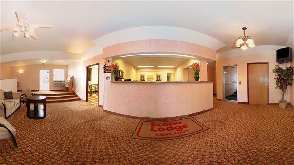Econo Lodge Kent Bagian luar foto