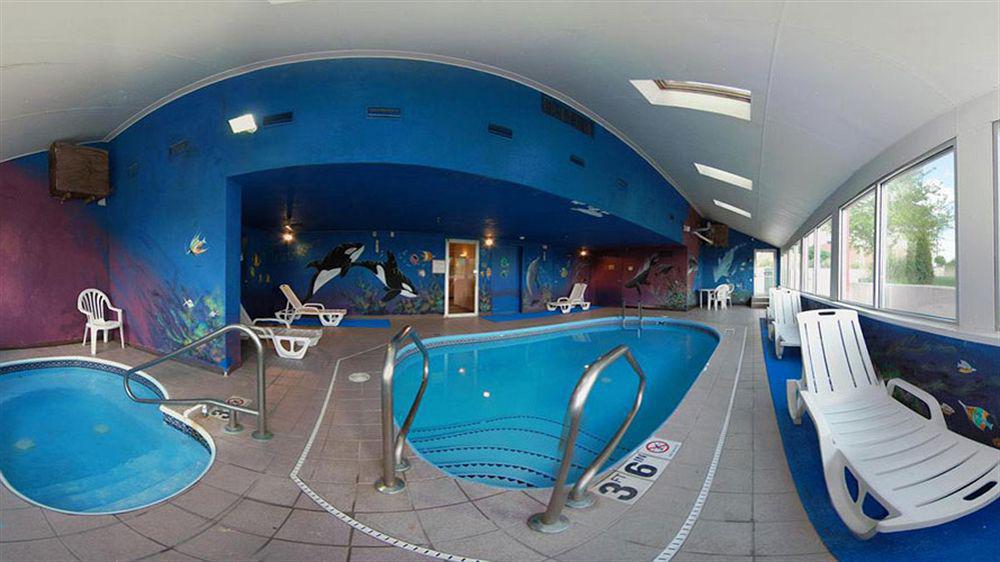 Econo Lodge Kent Bagian luar foto