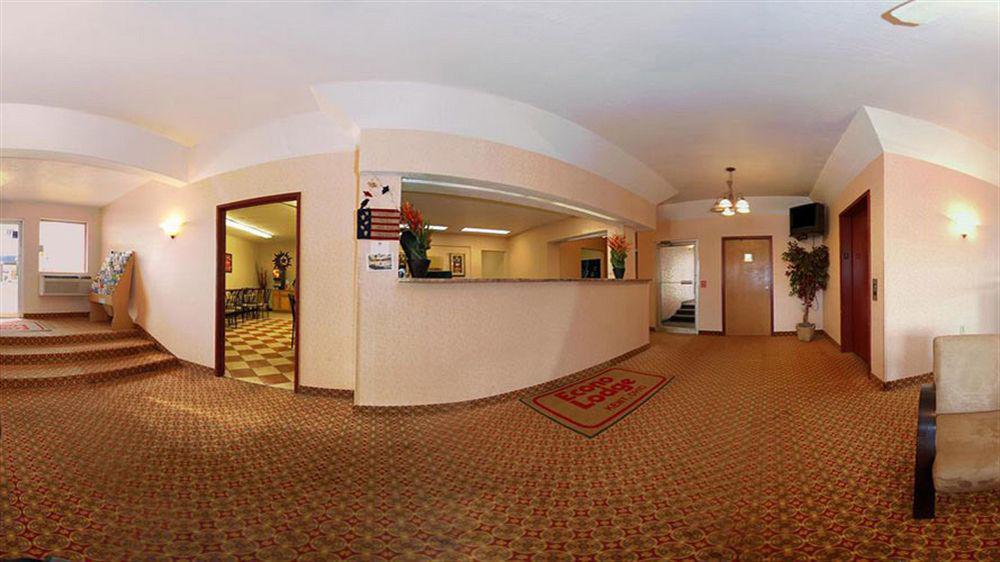 Econo Lodge Kent Bagian luar foto